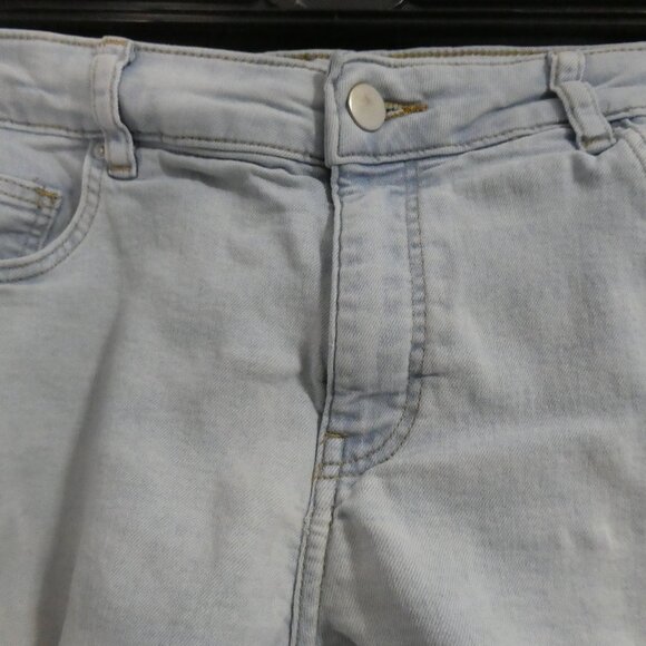 Unbranded | 14.5 inch waist measured | Faded Blue Denim Jean Shorts - Picture 4 of 16